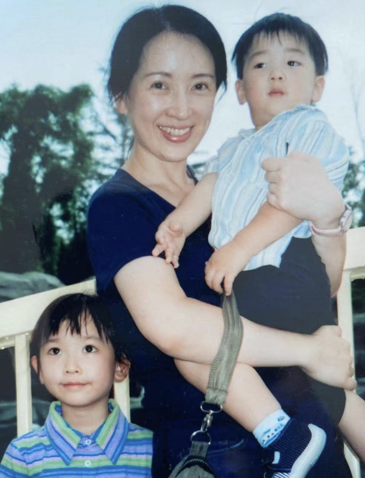 龔慈恩和演員林煒結婚誕下一子一女後,便淡出幕前。