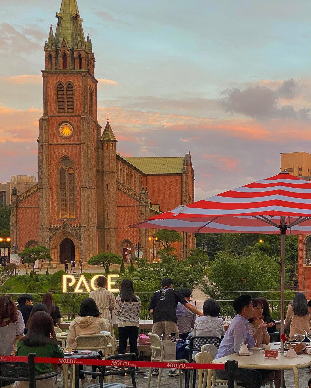 這間位於明洞大教堂對面的Molto咖啡廳必定是你的打卡好去處！