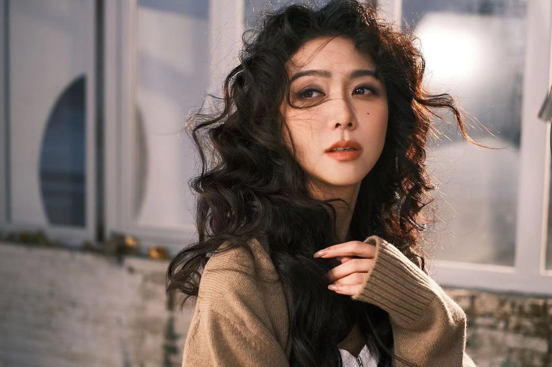 薛凱琪近年屢陷「變臉」爭議。