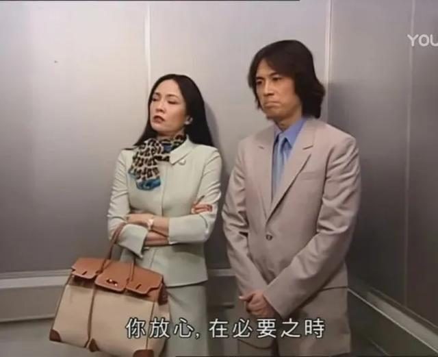 Hermès最保值色之一的大象灰拼布Birkin 40。