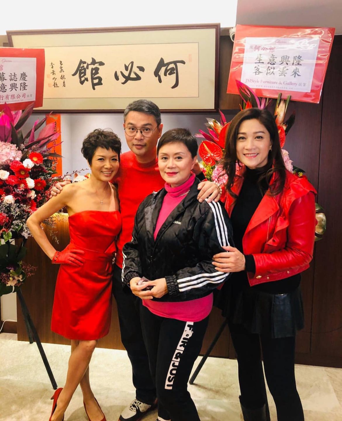 寶珮如亦一度放棄演藝工作,放下身段,戴著口罩去便利店做收銀員。