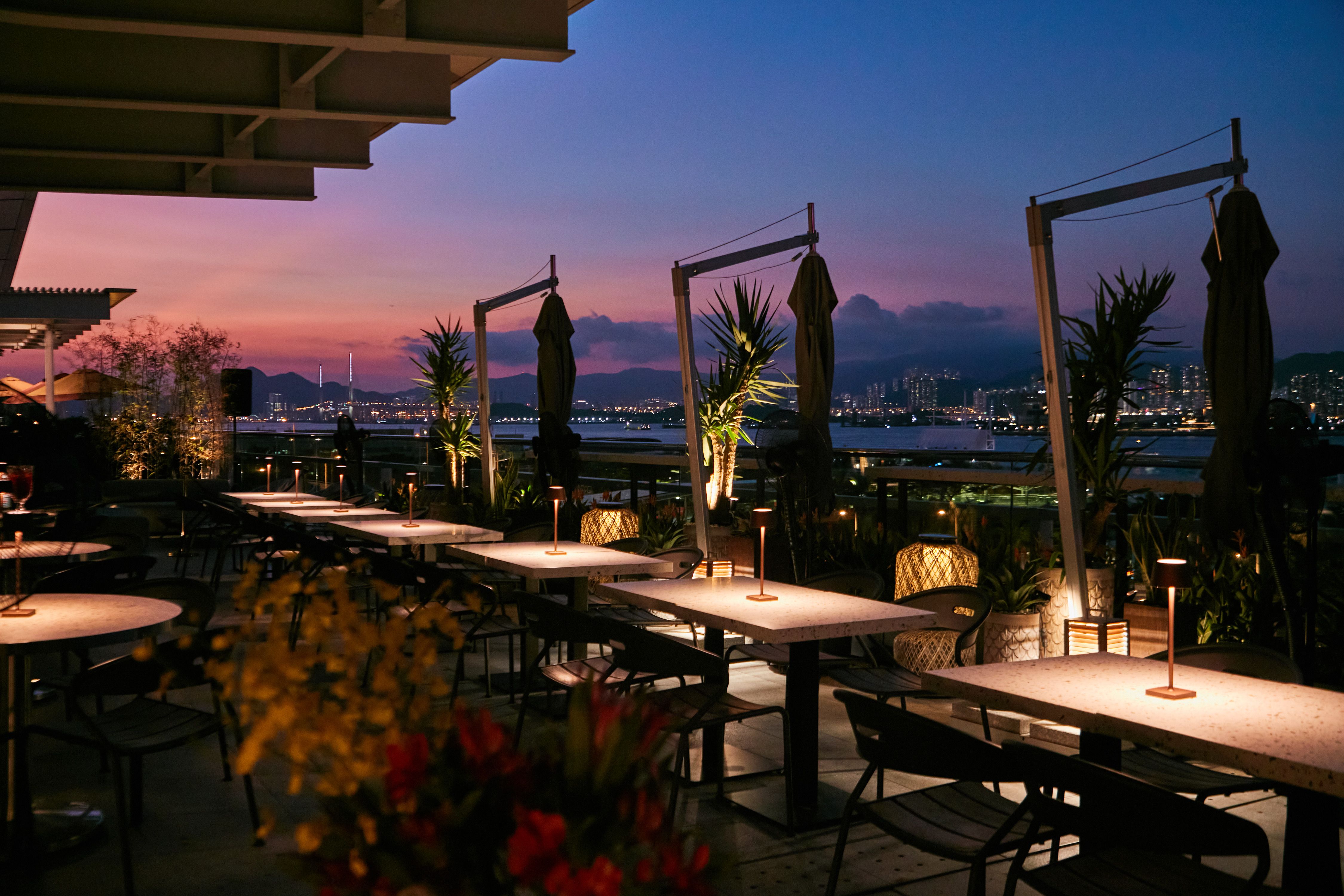 La Rambla位於中環海邊,可以俯瞰維港景觀。