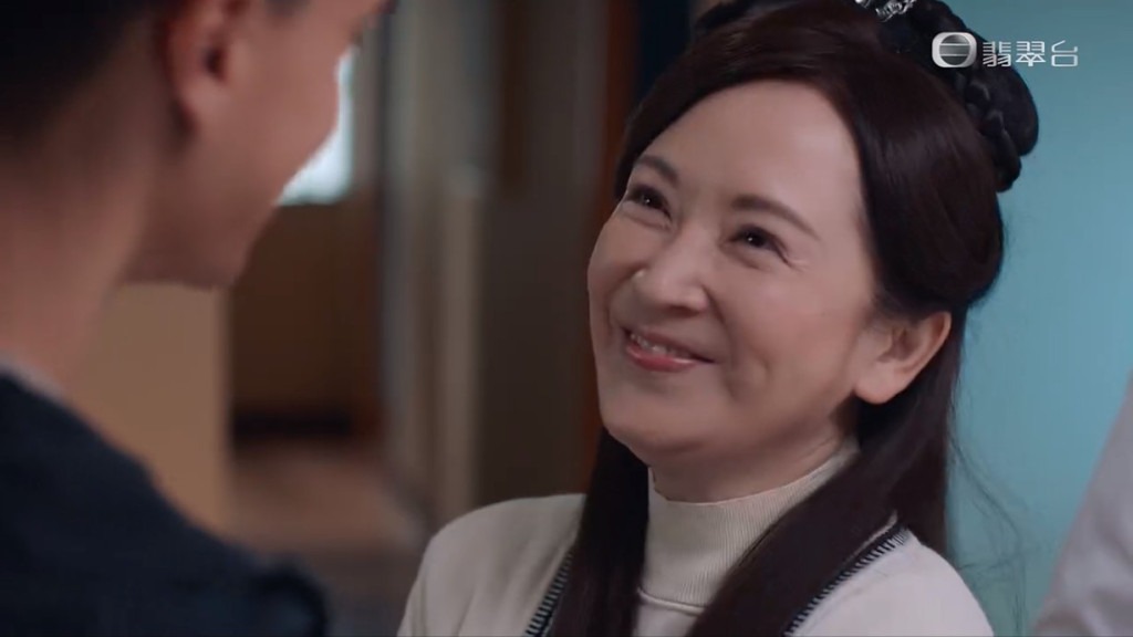 首集龔慈恩更出盡嗲功向黎耀祥放電