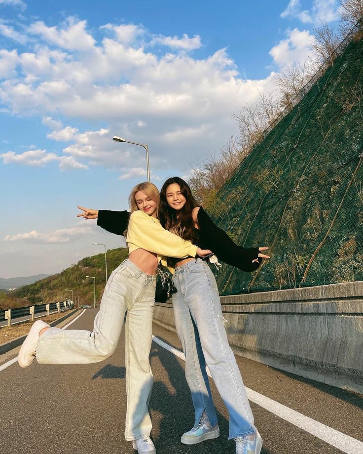 求學時期每天在一起的閨蜜和死黨也逐漸蛻變成「遠距離友誼」的狀態