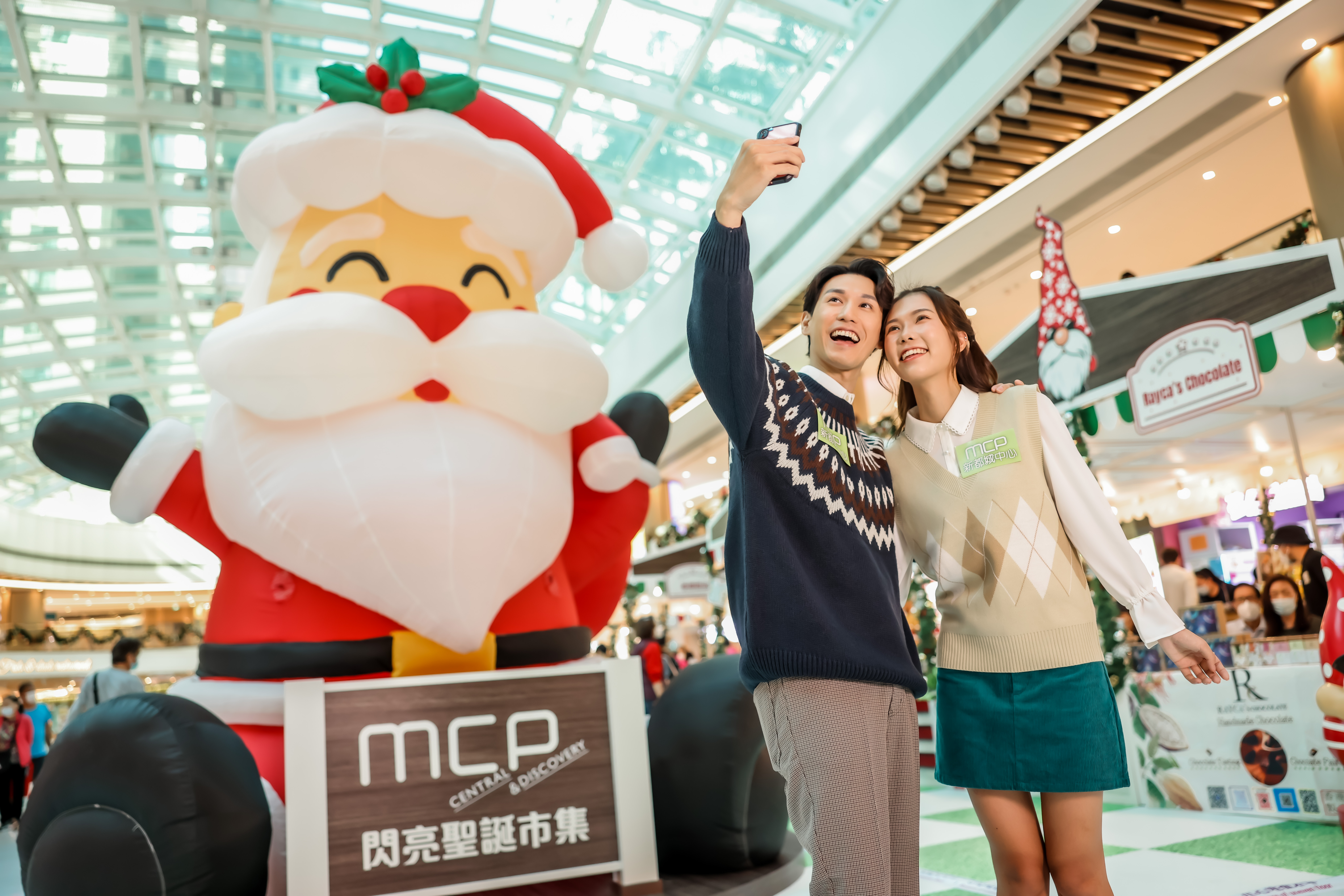 市集入口位置更有5米高的充氣聖誕老人打卡位!