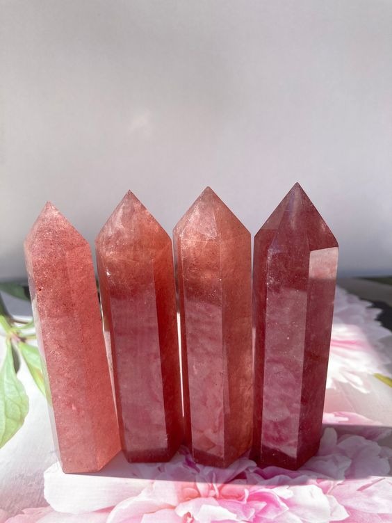 草莓晶內因有紅色點,看起來像草莓一樣而被稱為草莓晶。