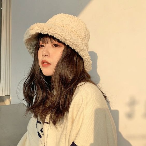 漁夫帽的帽沿也有修飾臉型的效果