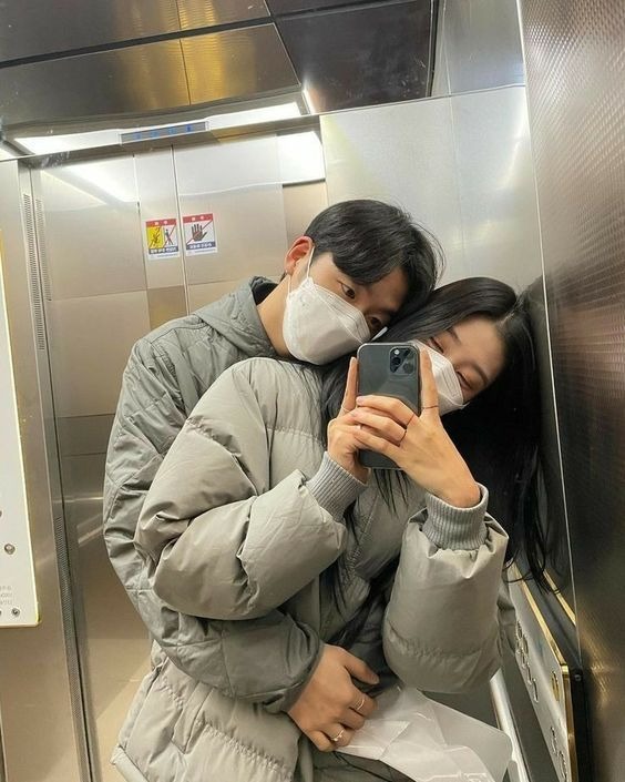 背後環抱式擁抱