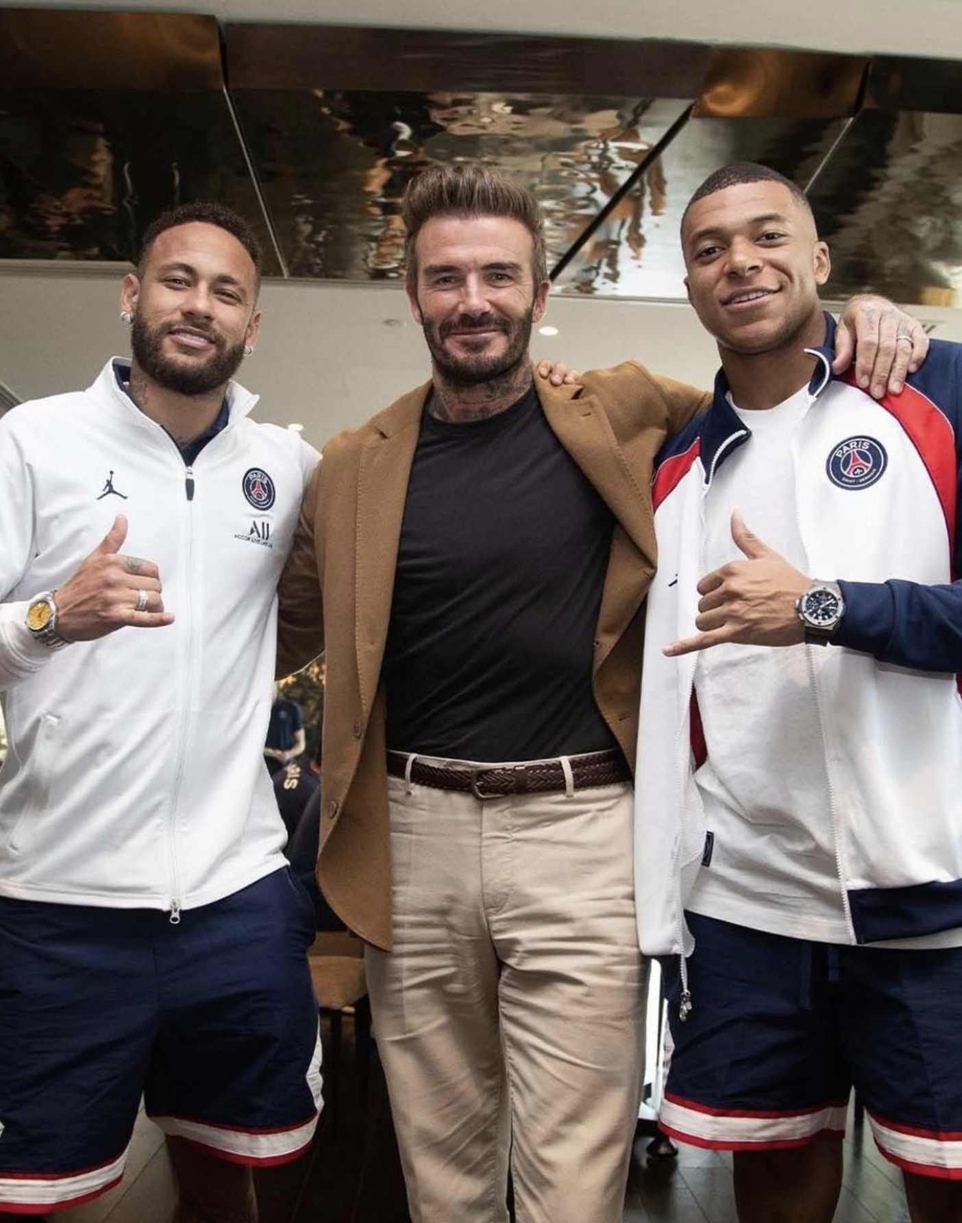 麥巴比私底致力參與慈善活動