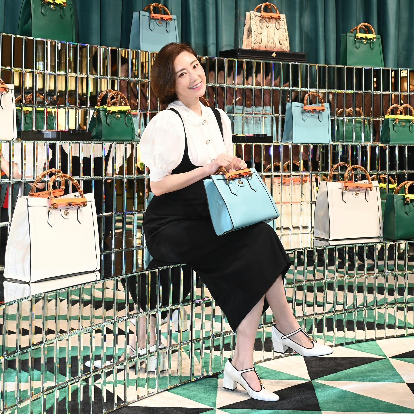 現在的張玉珊身家超過3億。