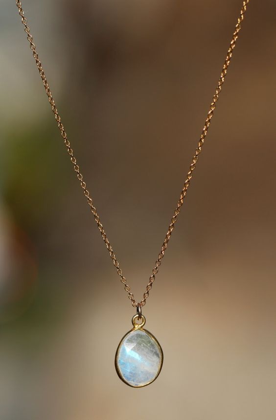 月亮石會吸引與你磁場相近的人