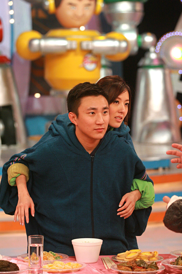 唐詩詠於2005年因同崔建邦一齊主持《K-100》而撻著。