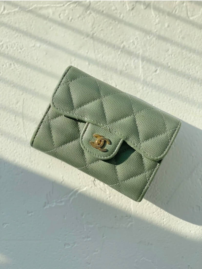 價錢較低的Chanel小皮具就成為大家的首選