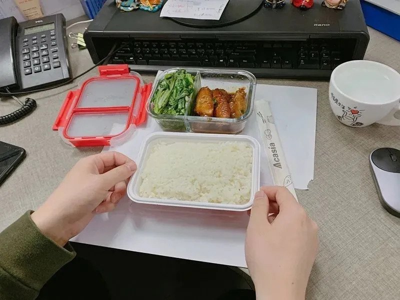 自己下廚帶飯盒返工，不但可以省了不少錢，亦能食得健康呢！