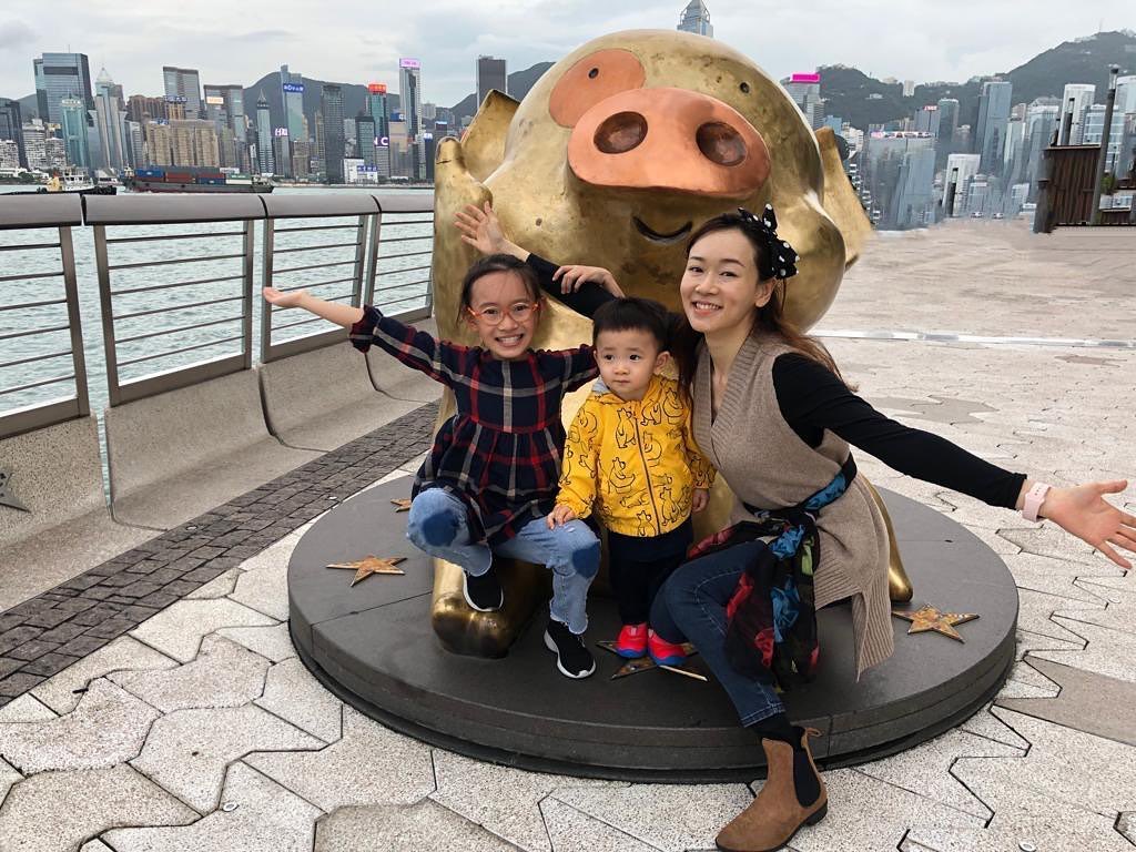 楊思琦常帶一對仔女遊玩