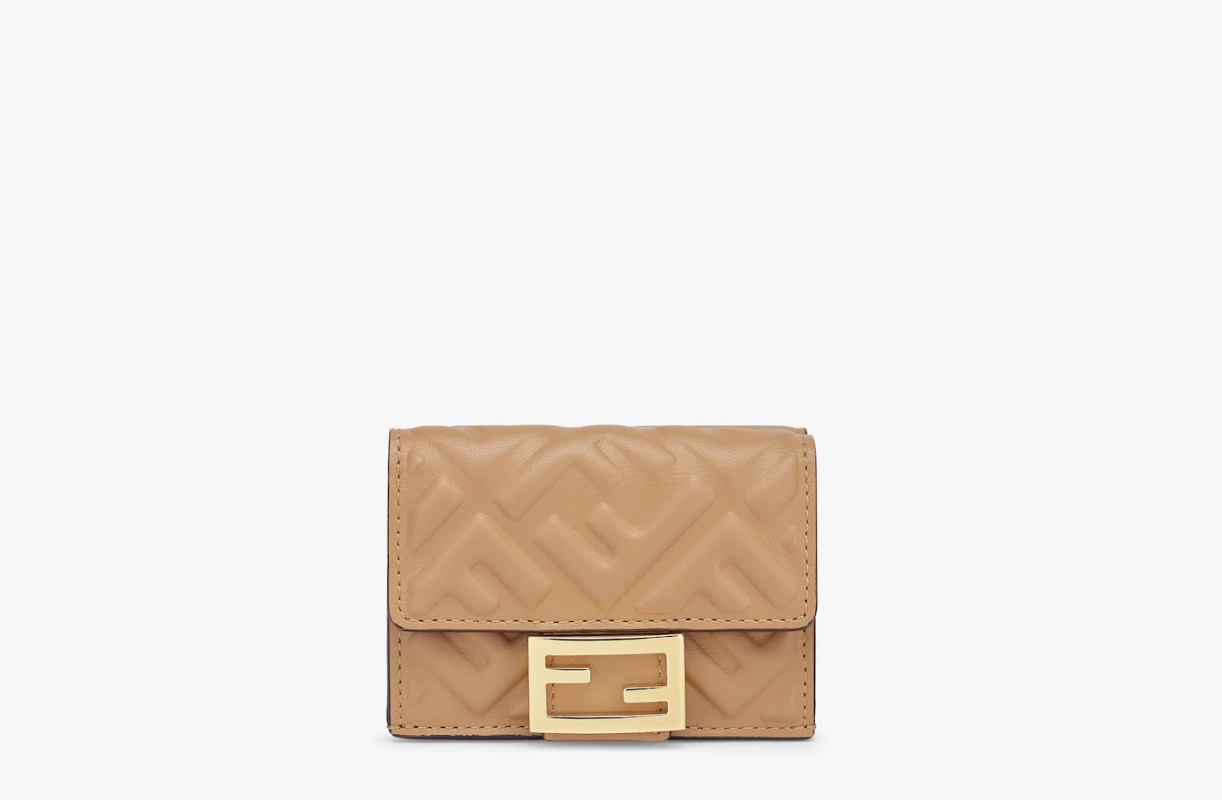 天秤座銀包推介:FENDI Baguette Micro Trifold $5,100
