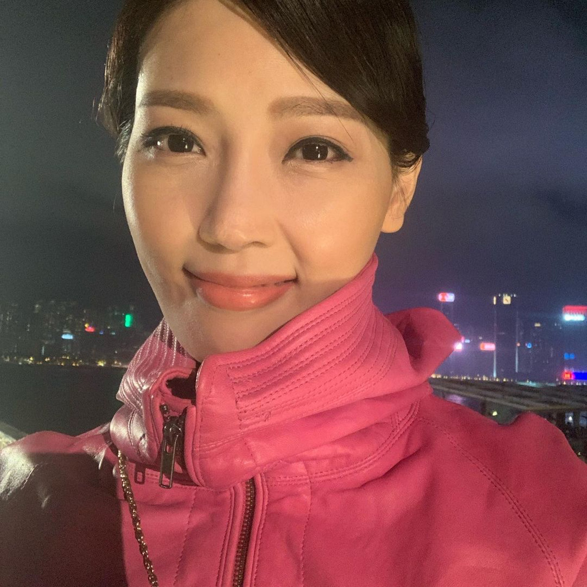 她是第一批加入處境劇《愛‧回家》的演員