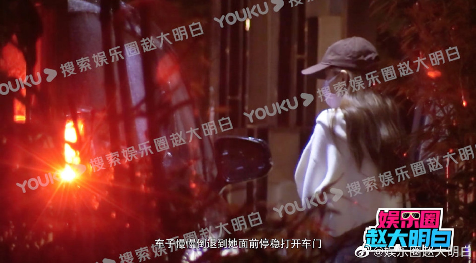 Angelababy第二日換了頂黑色Cap帽。