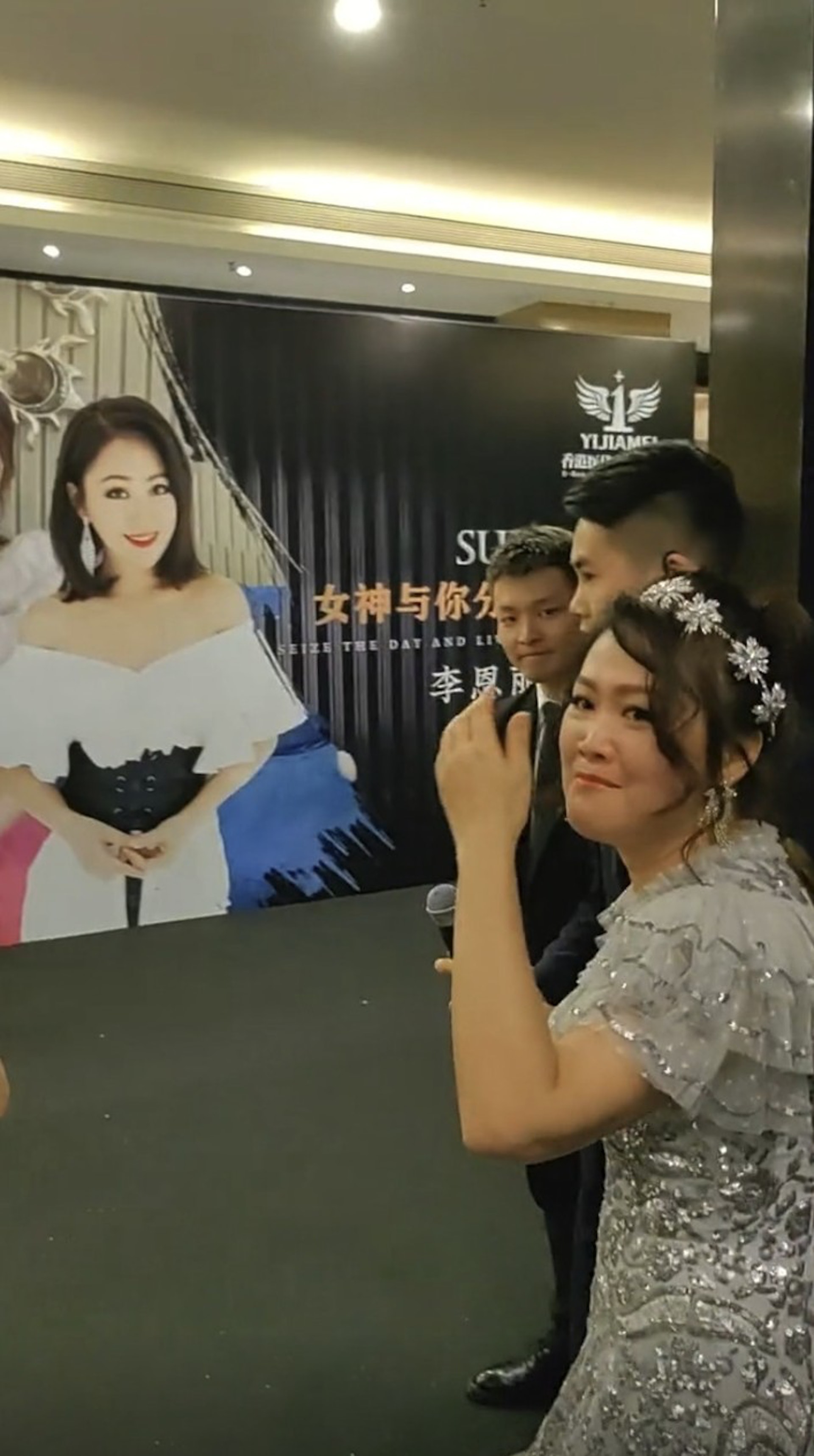 有網民批評梁小冰：「以為邊個大媽」