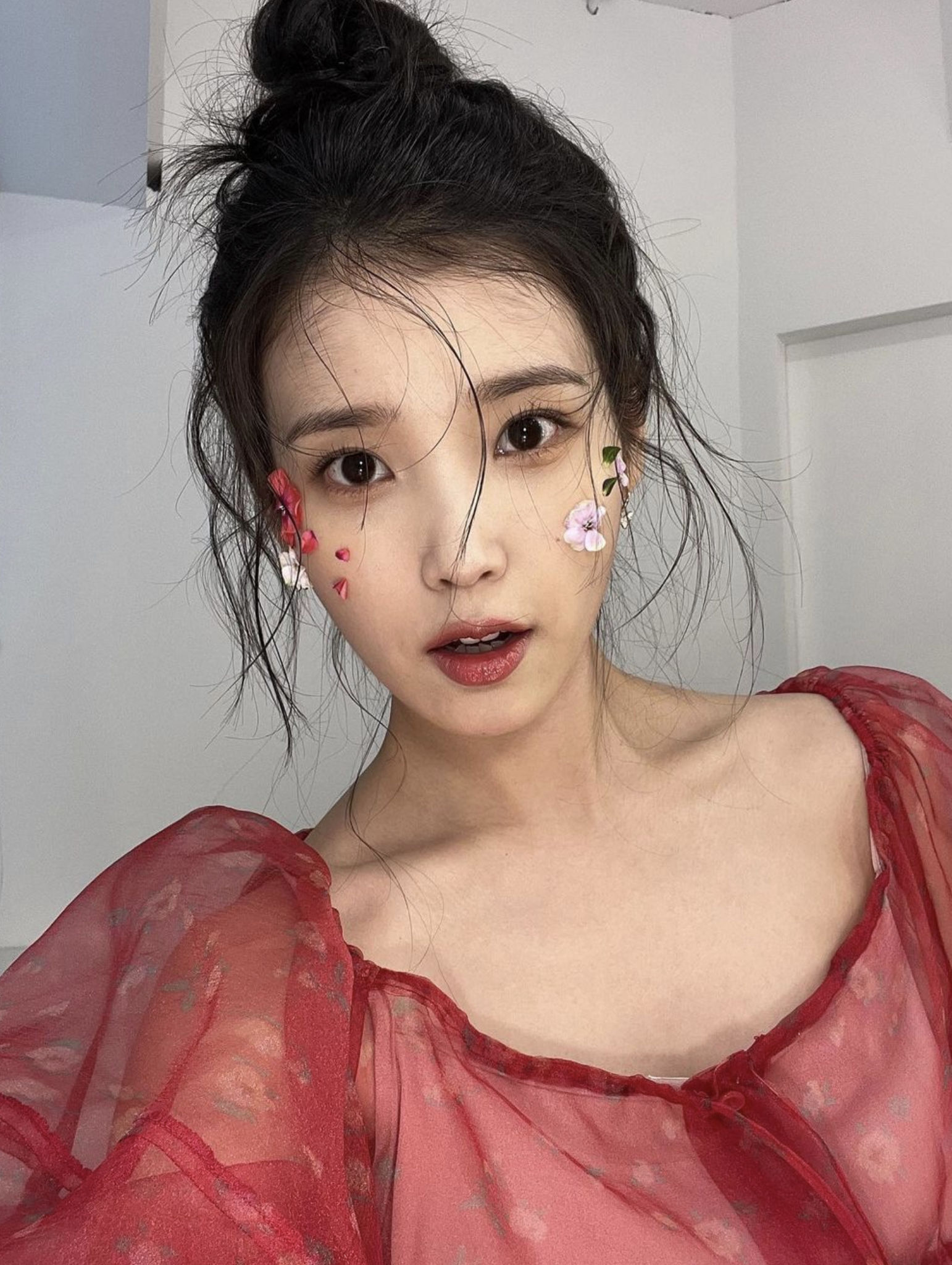 29歲韓國女星IU李知恩早前被爆與李鍾碩相戀4個月