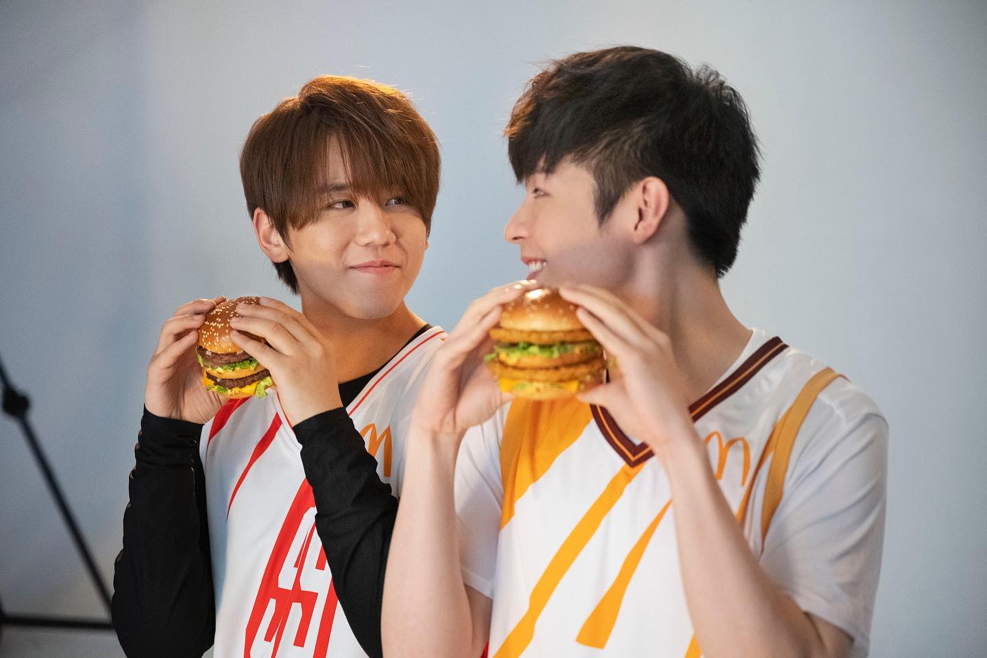 有網民指姜濤每日需食8.6個巨無霸,連續50日,才能達到現在的身型。