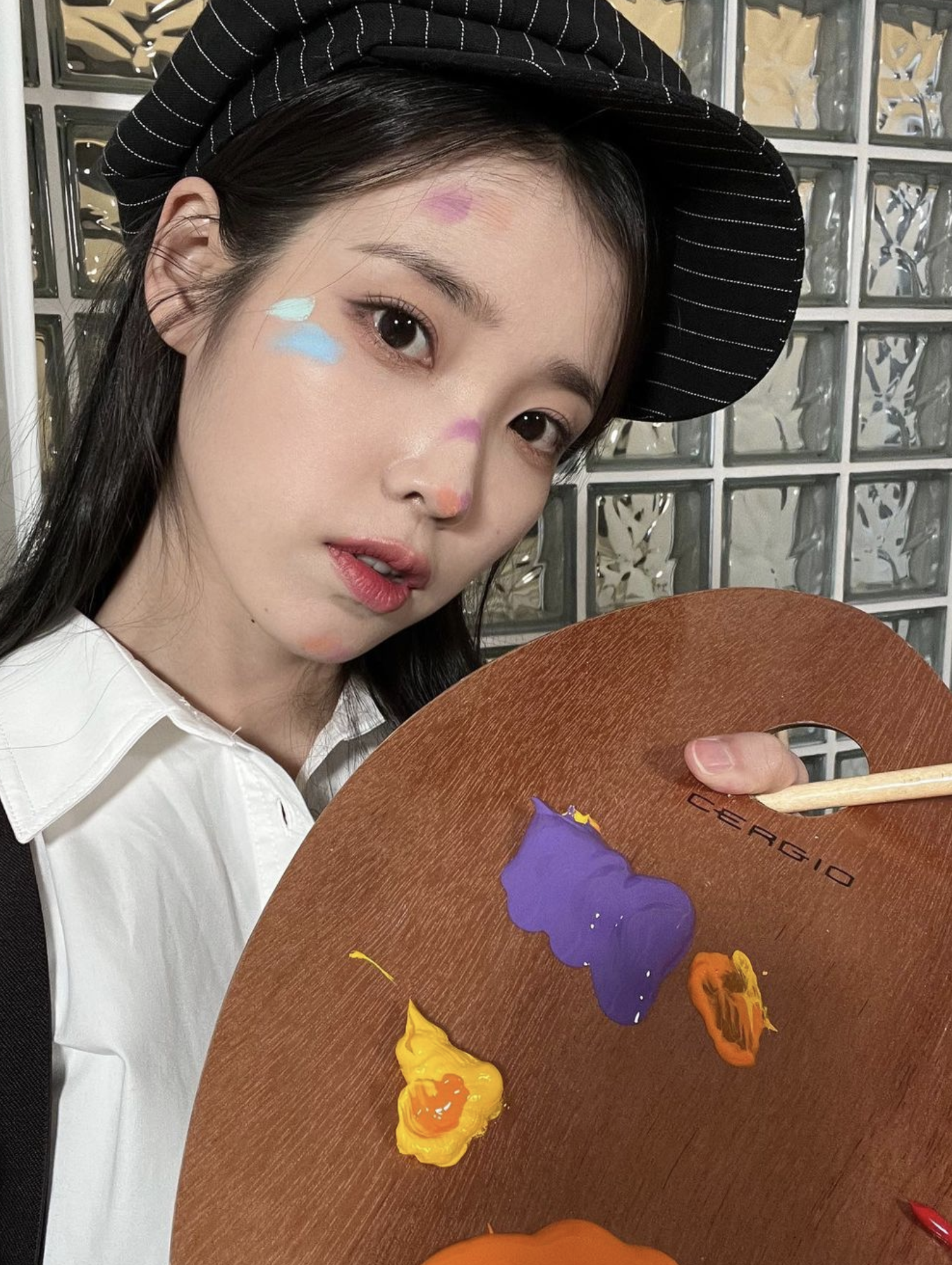 IU曾指自己因為無家可歸，只能在音樂中找到歸宿。