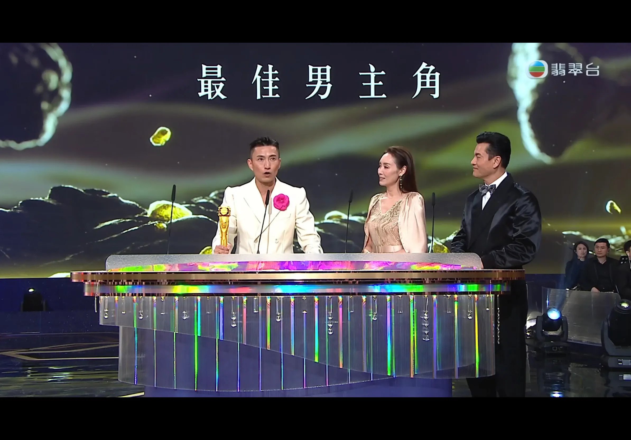 陳山聰上台奪視帝一刻，忍不住流下男兒淚。