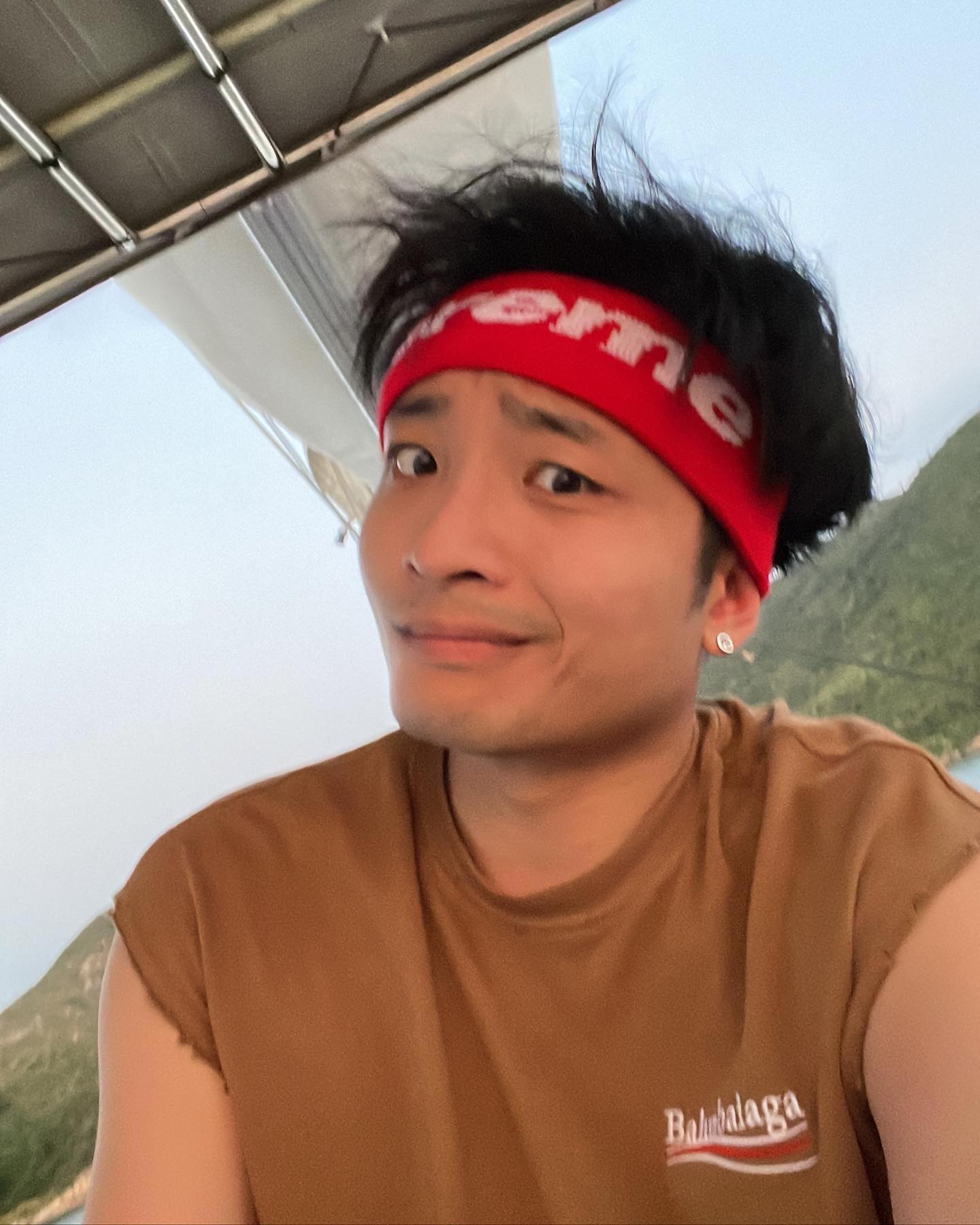 屬馬明星代表：阿Dee何啟華