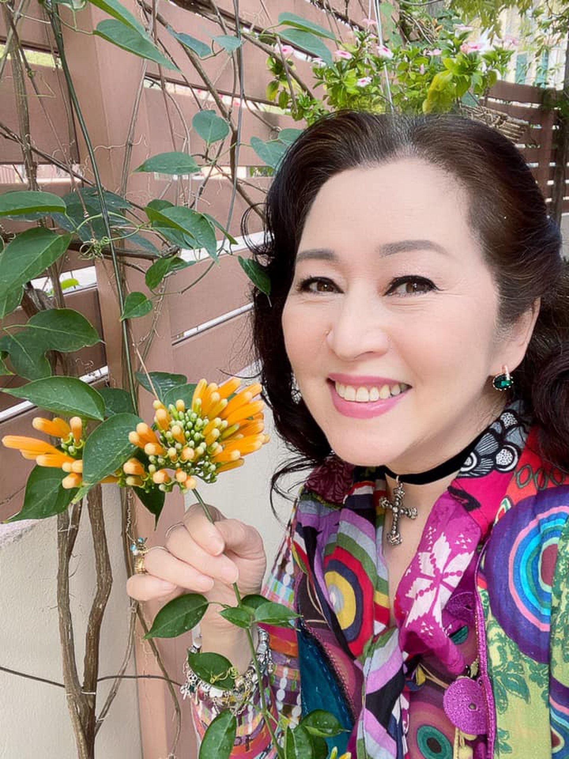 余文平在追求張瑪莉時一心向她求婚，更專程由美國追到來香港。