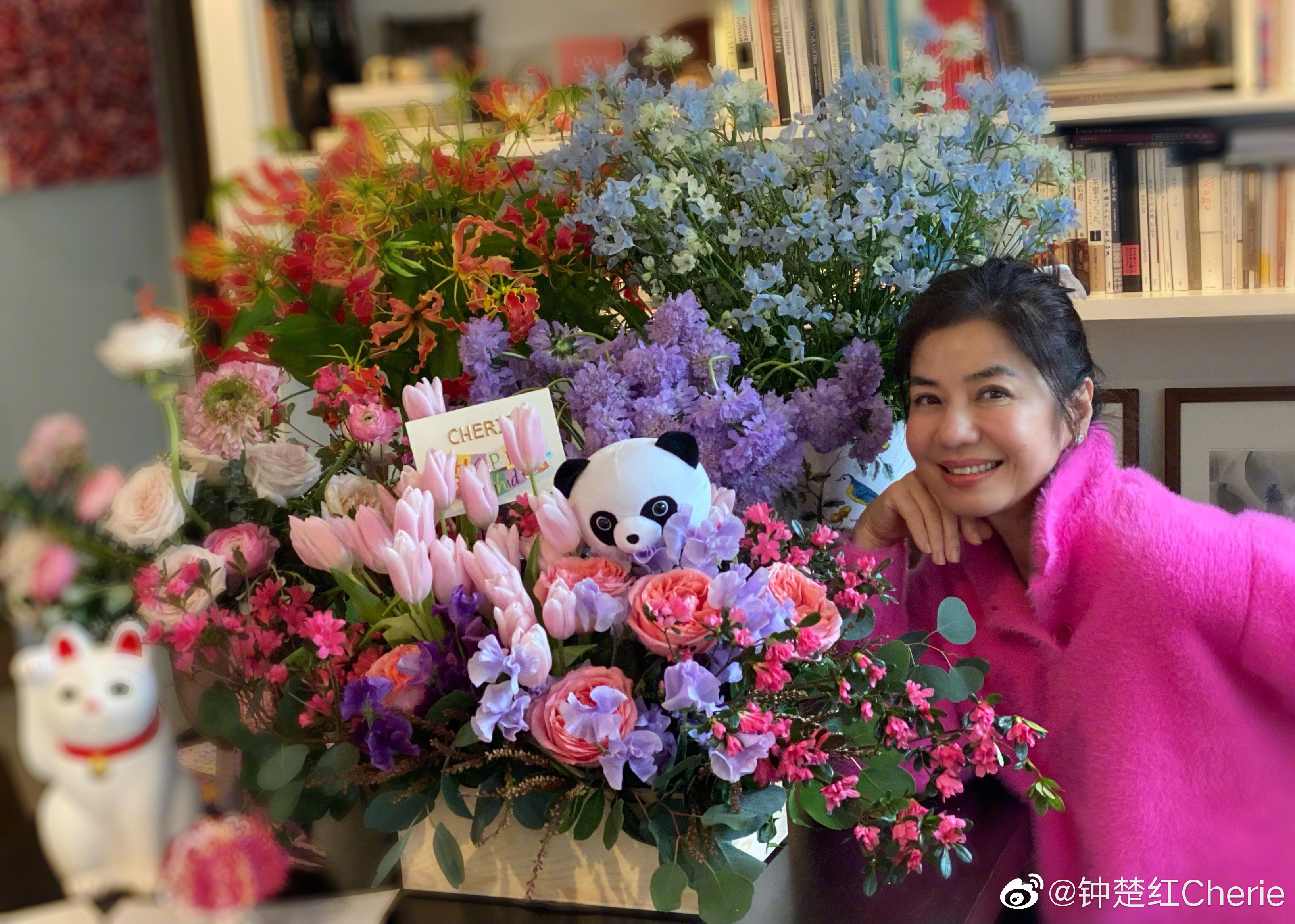 紅姑擁有一雙電眼和豐厚性感嘴唇，更有人稱呼她為「香港瑪麗蓮夢露」。