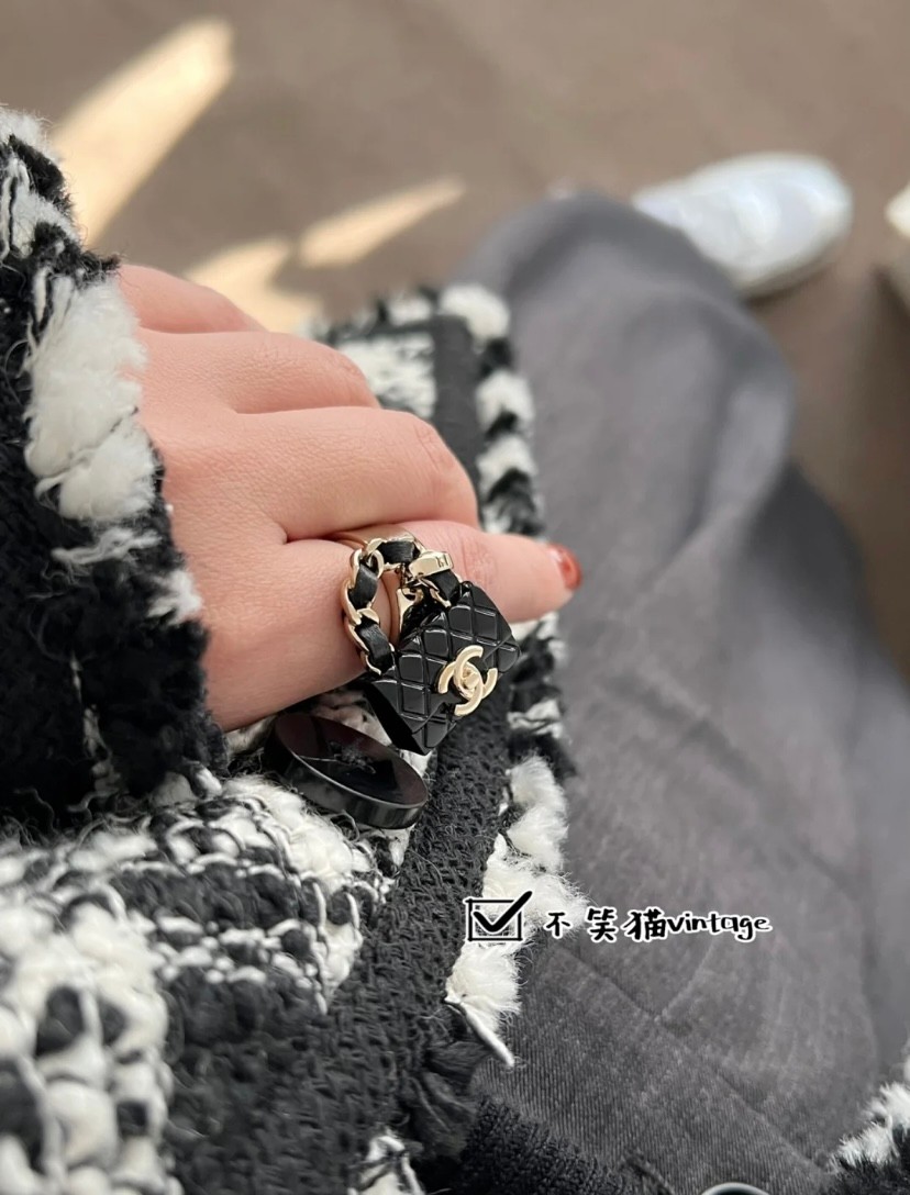 美編為大家蒐羅5款名牌吊飾戒指