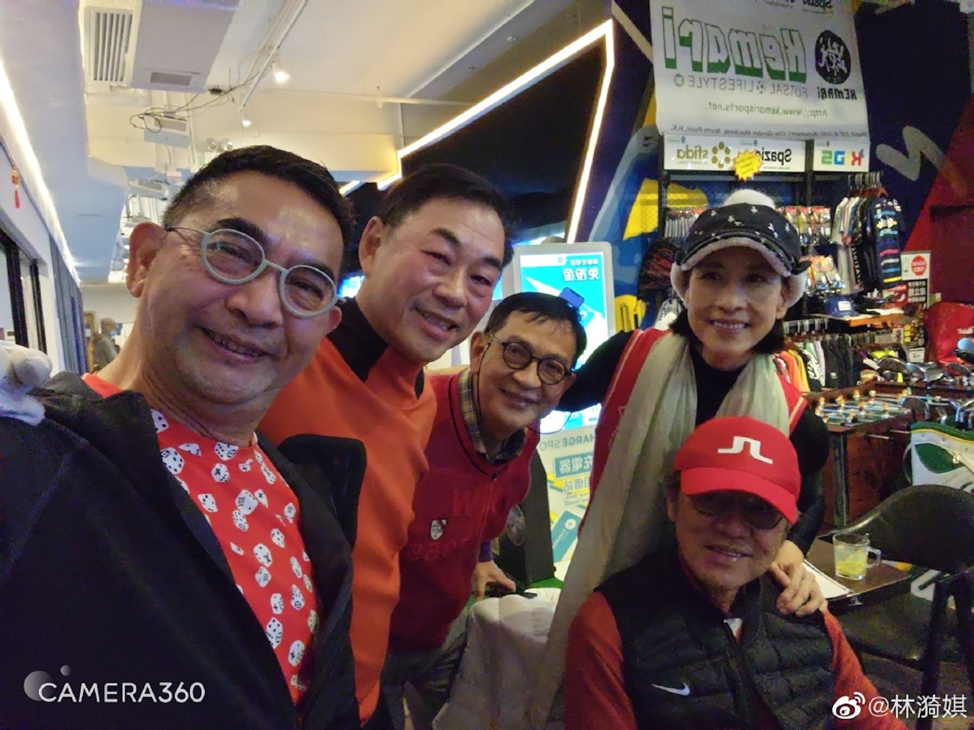 戴志偉激罕出席香港藝人高爾夫協會的聚會,事隔3年終於再度亮相人前。