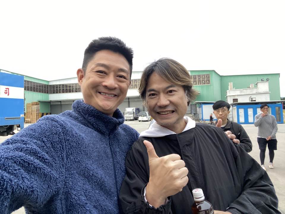 曾獲得第15屆紐約新秀歌唱大賽的冠軍。