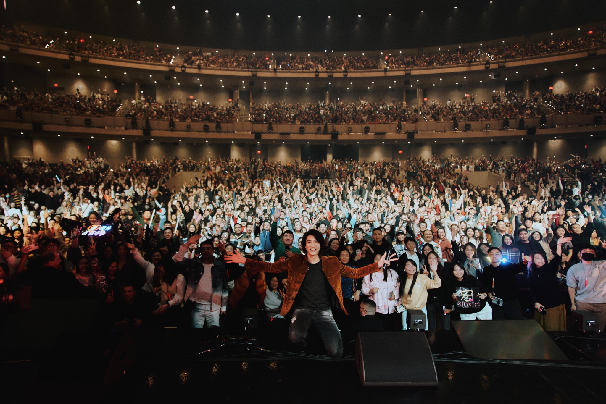 大批粉絲支持王力宏