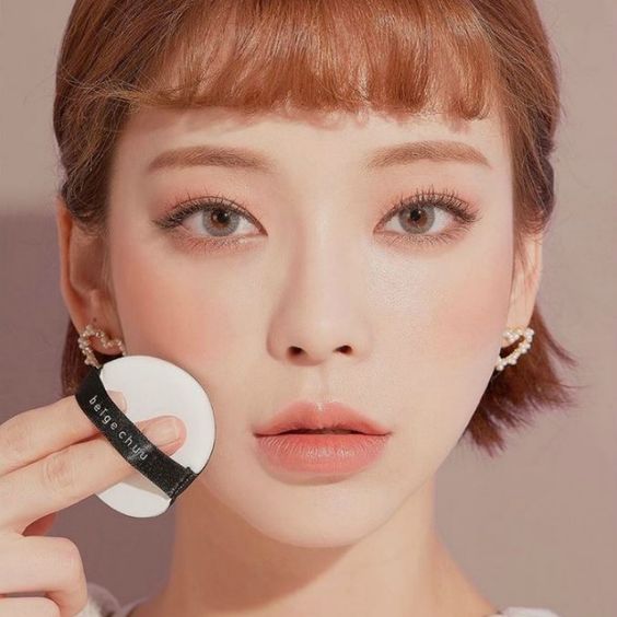 持久底妝STEP 2、薄壓一層碎粉