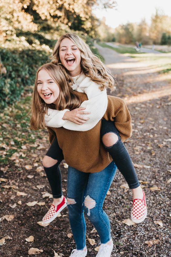 閨蜜之間的定律就是要與彼此的男友保持距離感。