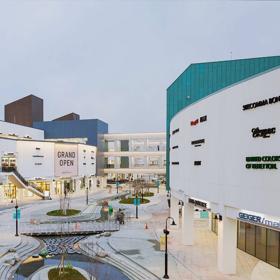 Hyundai City Outlet位於東大門著名商場Doota Mall的旁邊