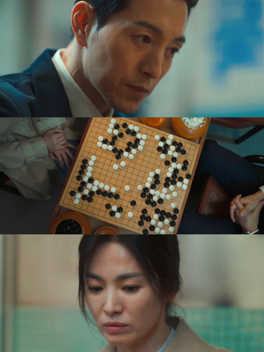 《黑暗榮耀》其中一幕講到圍棋的戲份,鄭成日看不到宋慧喬的出現,由失望、生氣、再到欣喜的眼神詮釋到位而獲得編劇大讚。