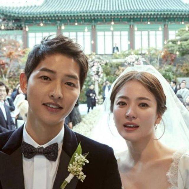 交往一年後便舉辦了極為夢幻的世紀婚禮