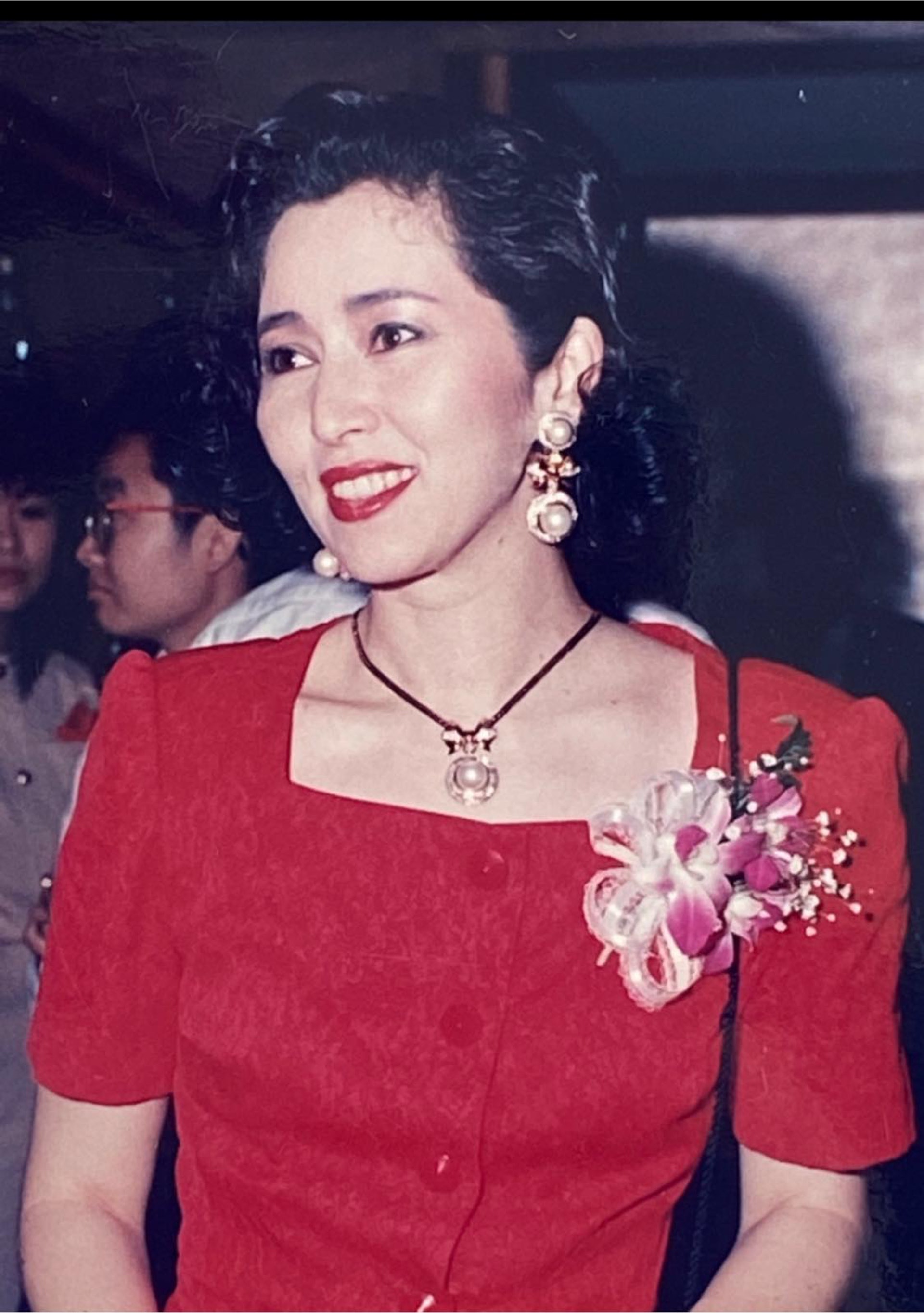 直到10歲時在社會福利署的安排下送往保良居收容，到21歲才離開。