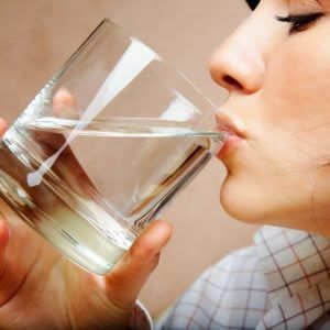 喝水並不是用「口渴」來判斷的。