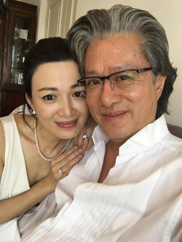 曾窮到三餐不繼的陳少霞經朋友介紹結識現任丈夫