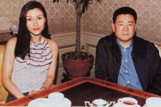 劉鑾雄親解「The One」之謎，令到李嘉欣昔日大談大劉的舊片再被翻出討論。