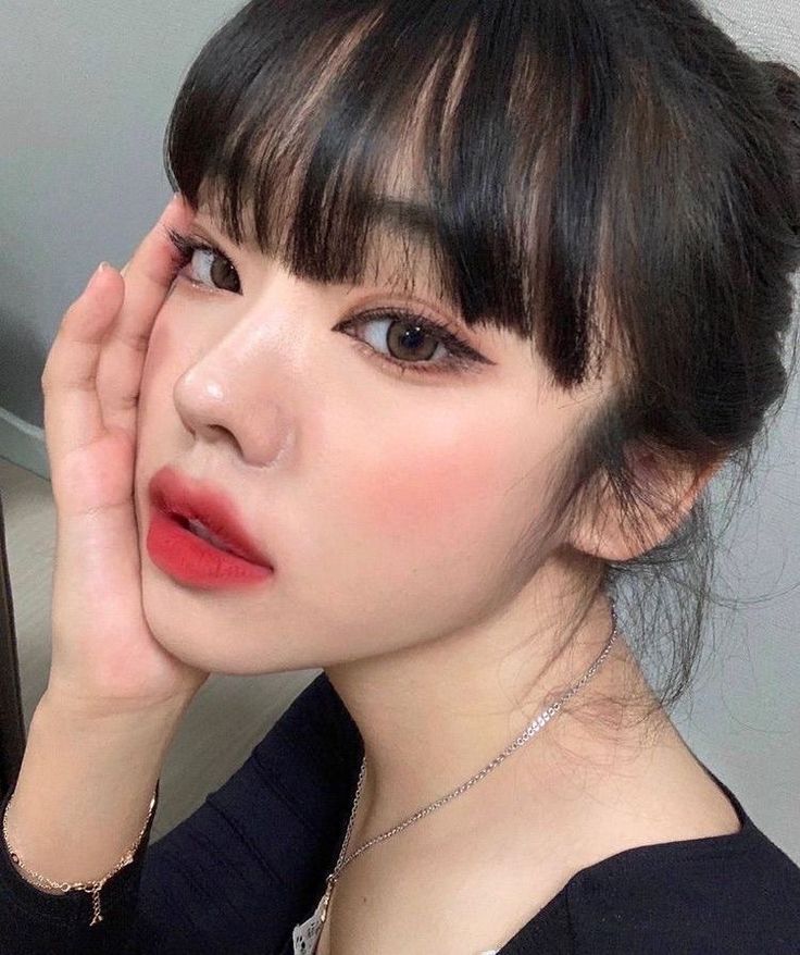 新年妝容以自然眼妝為主便不易出錯。