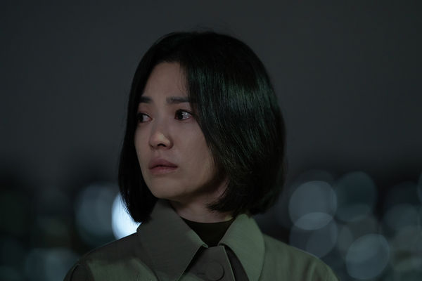《黑暗榮耀》第二季劇透宋慧喬眼眶含淚。