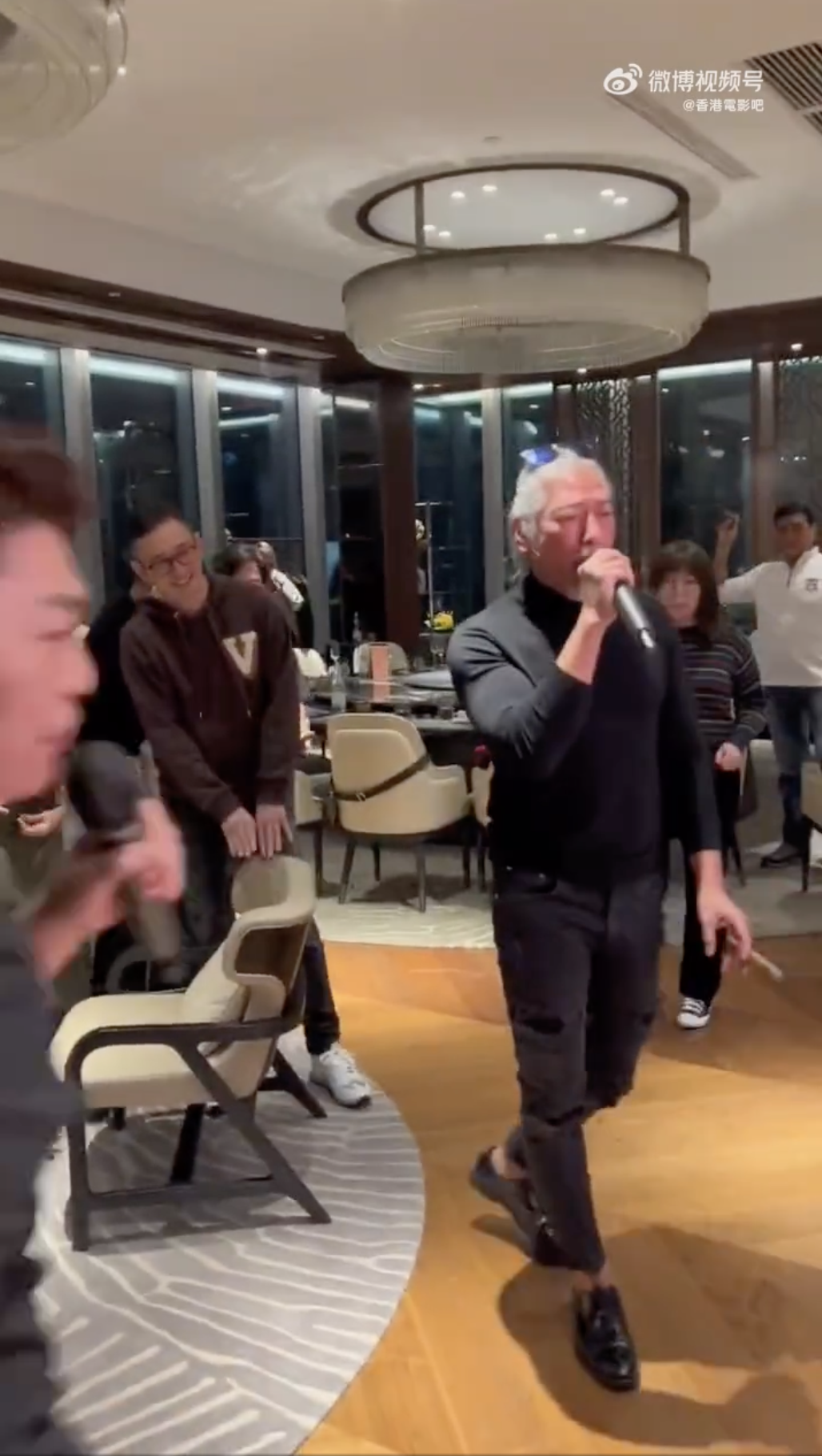 日前他趁農曆新年與好友見面