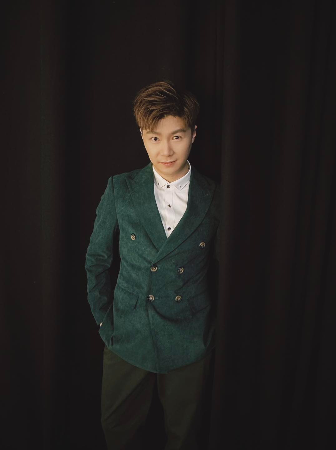 這次周奕瑋首次單獨主持大型節目，表現相當不錯。