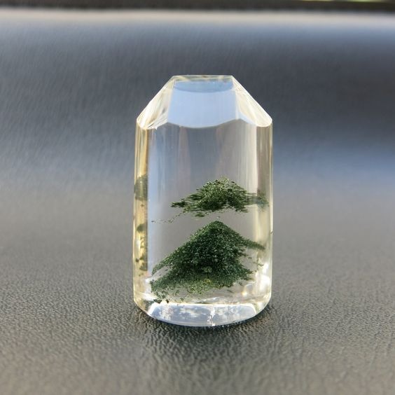 綠幽靈能招正財,而且可以讓你在事業上得到貴人相助。