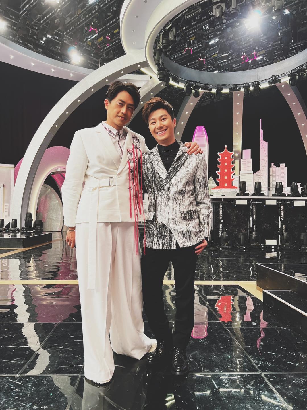 這次大膽選用一人，周奕瑋表現更令人眼前一亮。