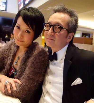 陳國熹被傳媒多次影到與女子互動親密